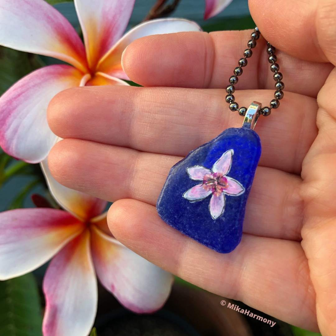 blue-seagalss-necklace-handpainted-with-plumeria-